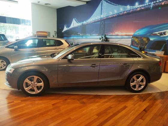 AUDI A4 2.0 TFSI ATTRACTION 180CV GASOLINA 4P MULTITRONIC AUDI A4 2.0 TFSI ATTRACTION 180CV GASOLINA 4P MULTITRONIC